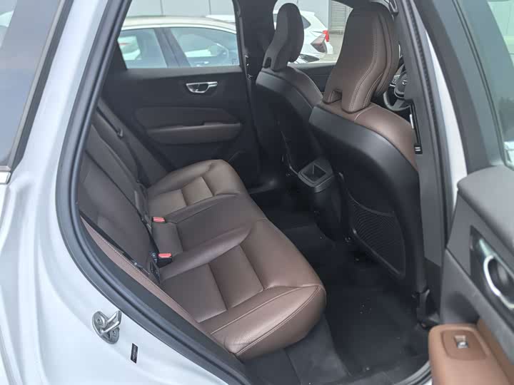 Фото 10 - Volvo XC60