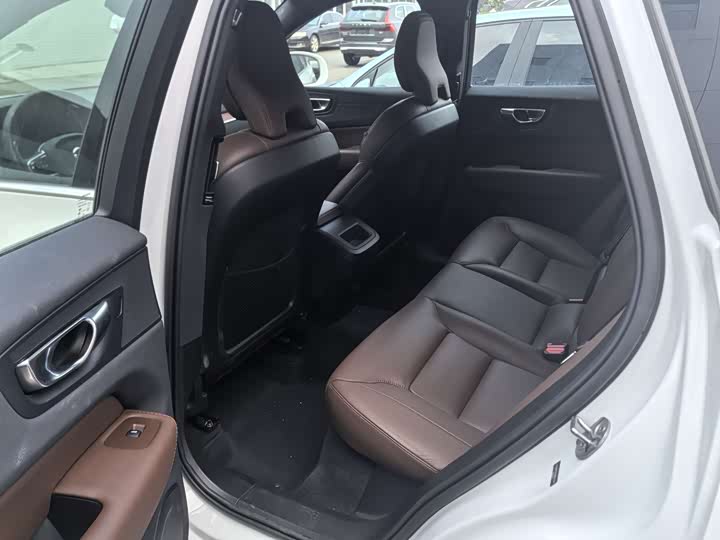 Фото 5 - Volvo XC60