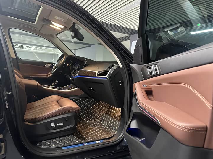 Фото 16 - BMW X5