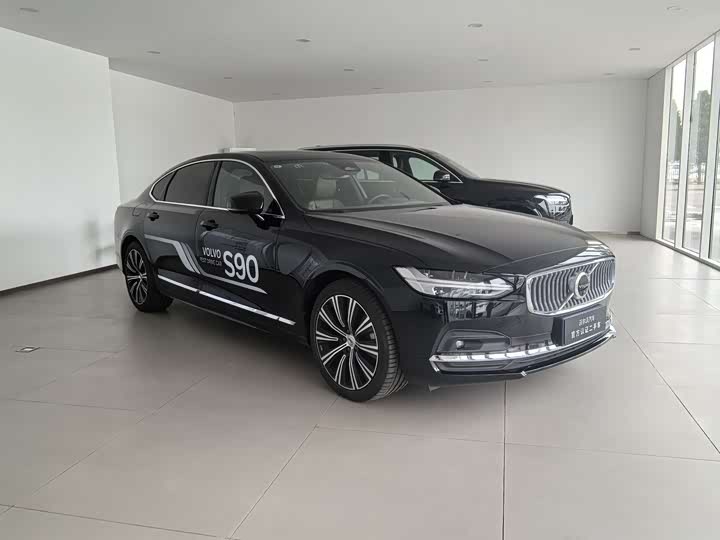 Фото 2 - Volvo S90