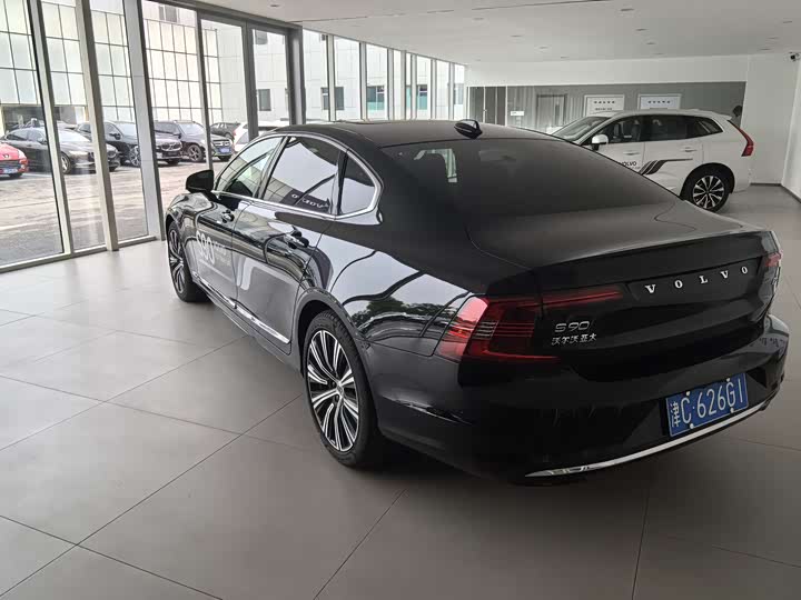 Фото 5 - Volvo S90