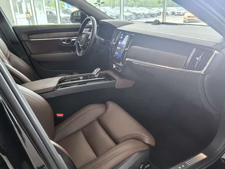 Фото 8 - Volvo S90
