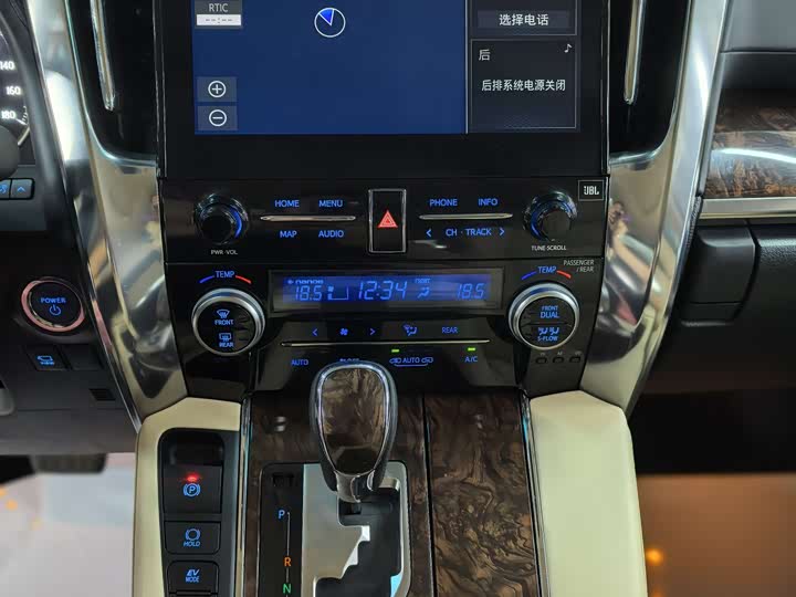 Фото 11 - Toyota Alphard