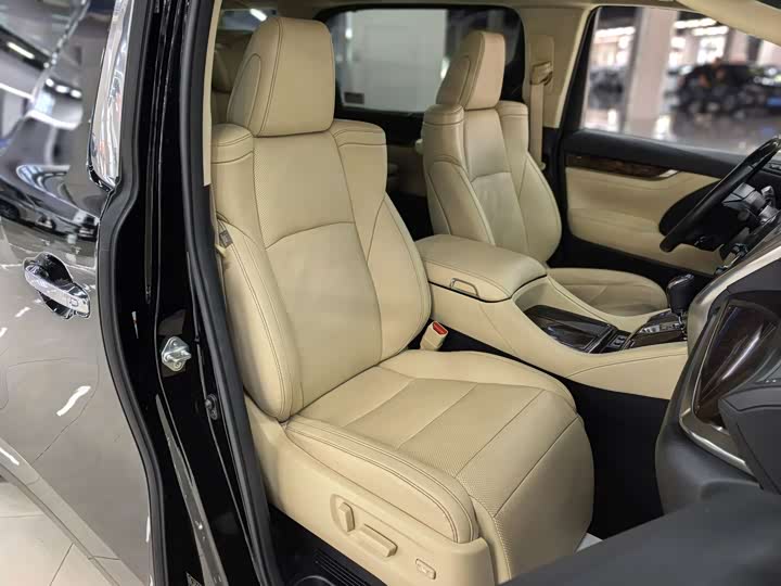 Фото 14 - Toyota Alphard