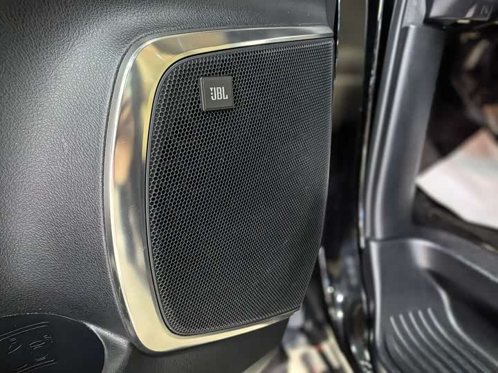 Фото 8 - Toyota Alphard