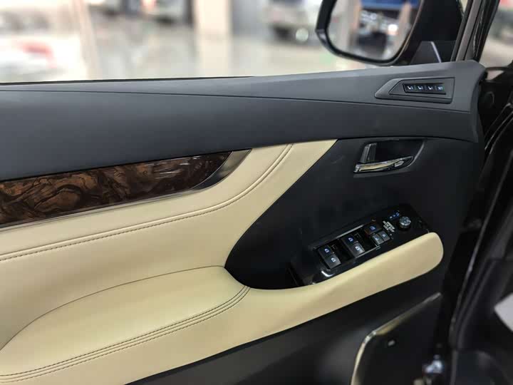 Фото 9 - Toyota Alphard