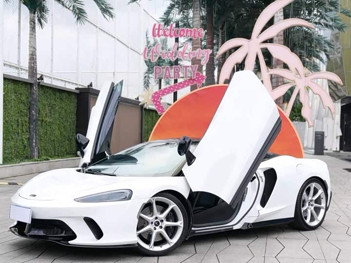 Фото 1 - McLaren GT