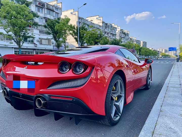 Фото 3 - Ferrari F8