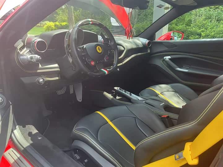 Фото 4 - Ferrari F8