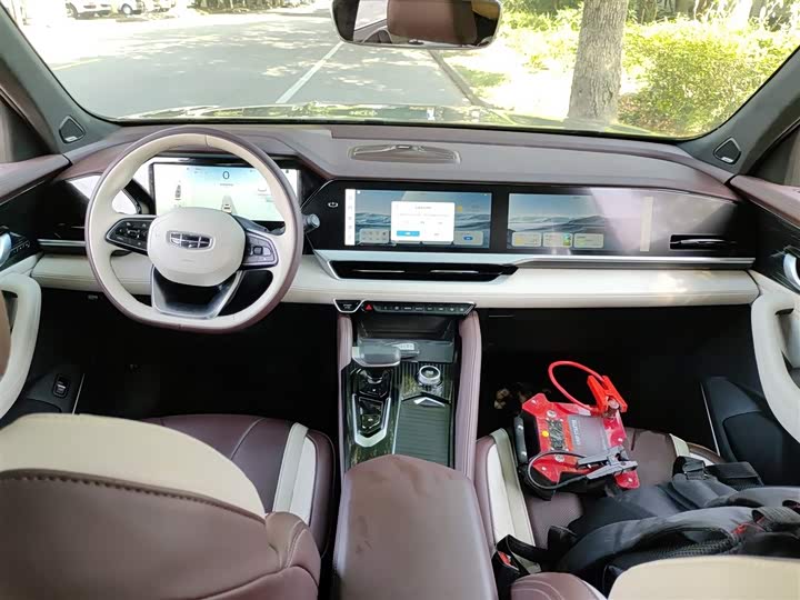 Фото 10 - Geely Monjaro