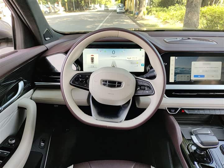 Фото 11 - Geely Monjaro