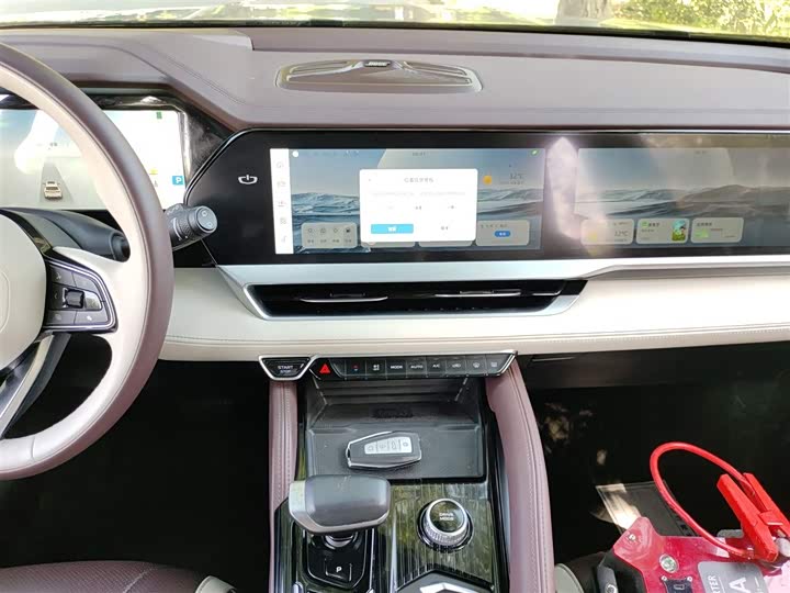 Фото 13 - Geely Monjaro