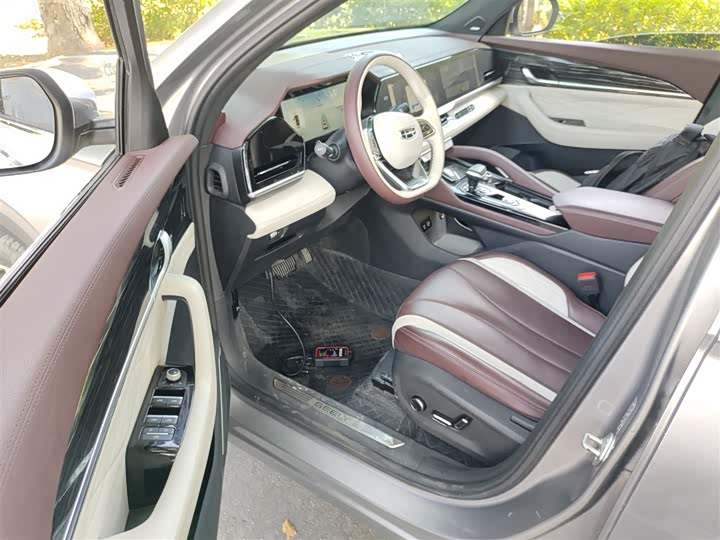 Фото 16 - Geely Monjaro