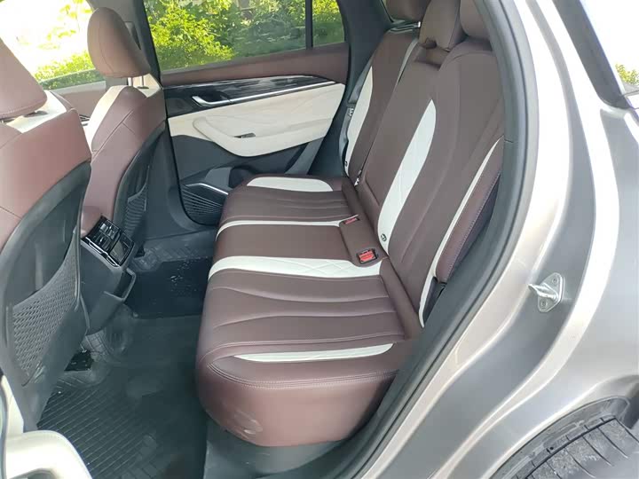 Фото 17 - Geely Monjaro