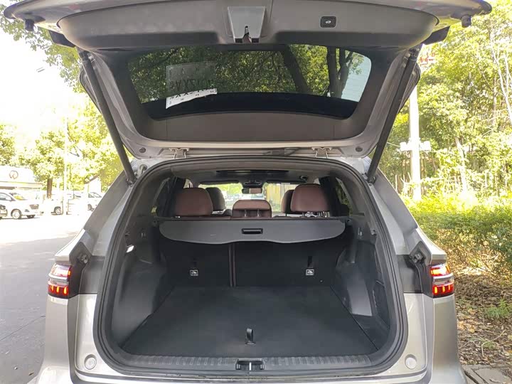 Фото 19 - Geely Monjaro