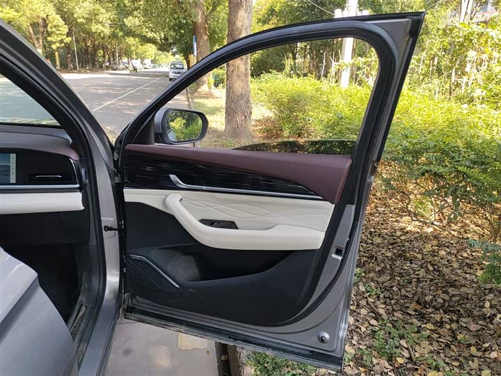 Фото 26 - Geely Monjaro