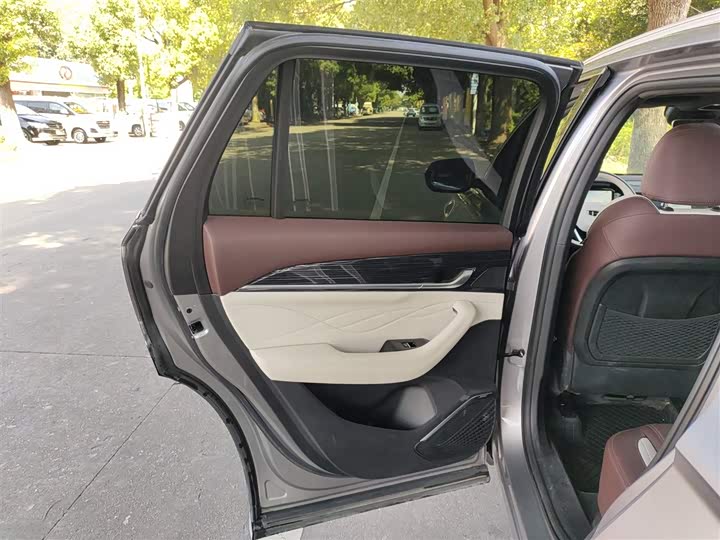 Фото 29 - Geely Monjaro