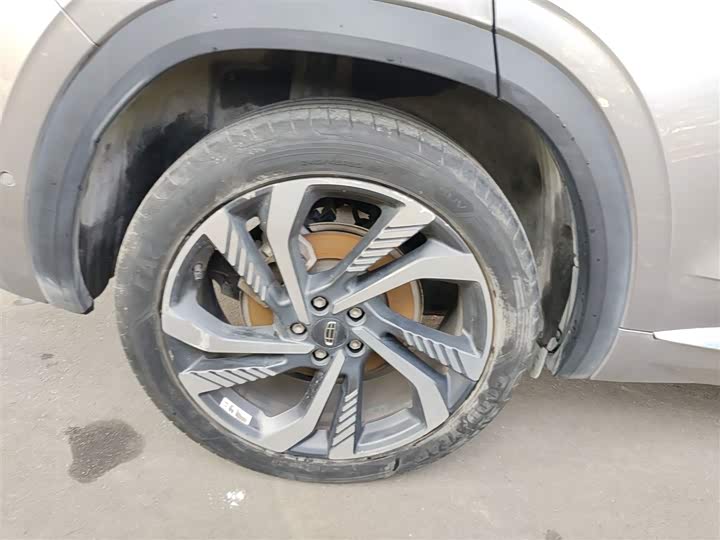 Фото 30 - Geely Monjaro