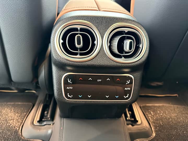 Фото 10 - Mercedes-Benz GLC-Class