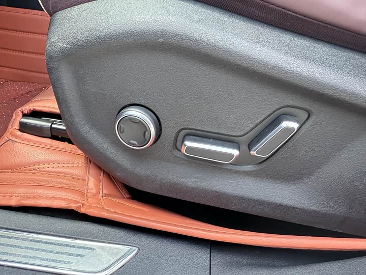 Фото 11 - Geely Monjaro