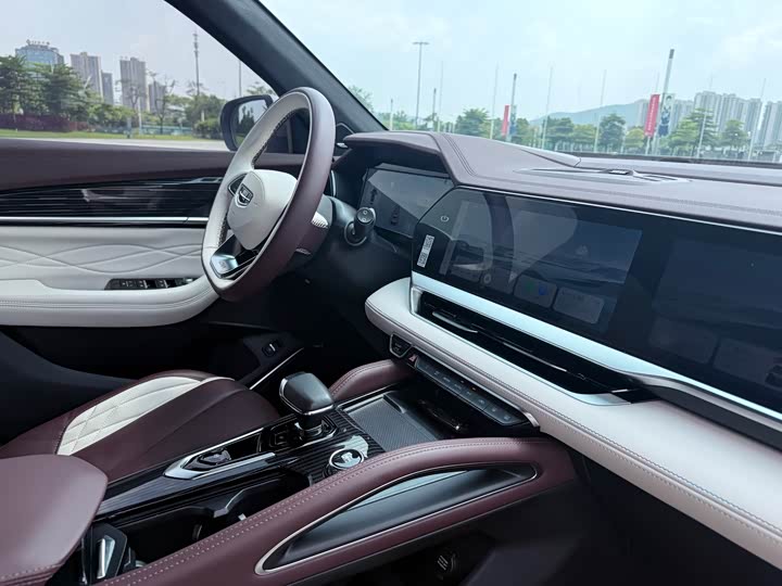 Фото 13 - Geely Monjaro