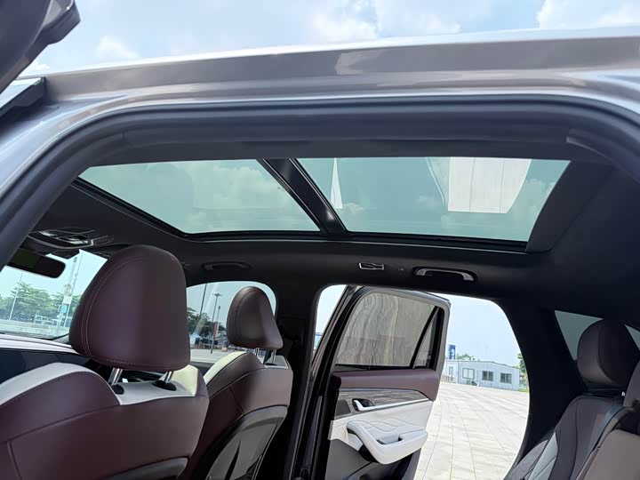 Фото 22 - Geely Monjaro