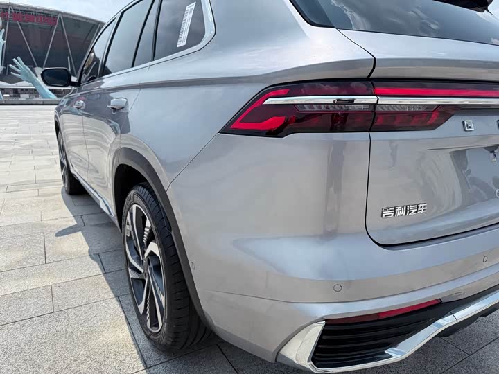 Фото 28 - Geely Monjaro