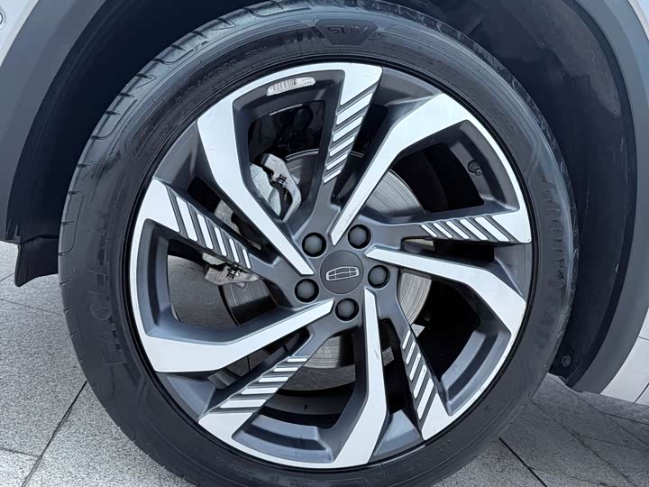 Фото 6 - Geely Monjaro