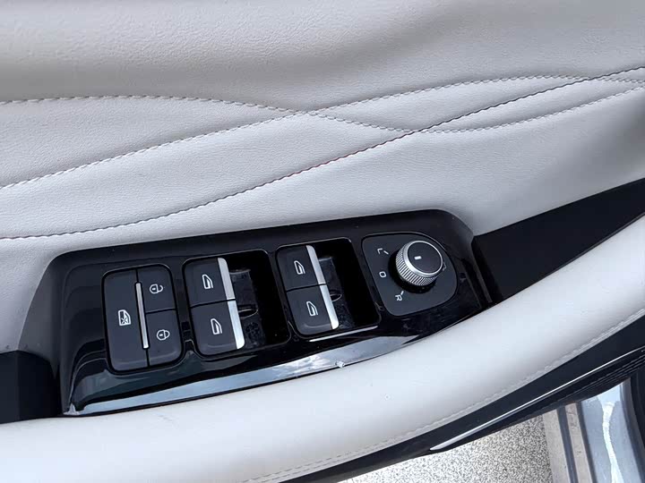 Фото 9 - Geely Monjaro