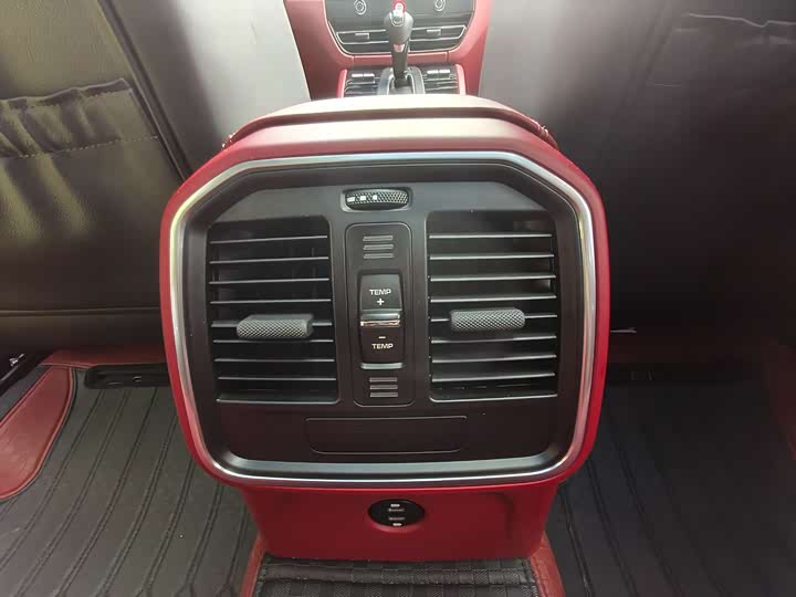 Фото 10 - Porsche Macan