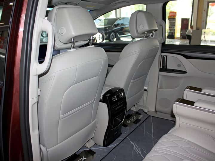 Фото 18 - Buick GL8 ES