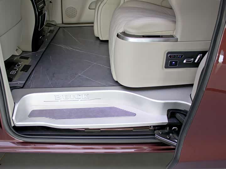 Фото 24 - Buick GL8 ES