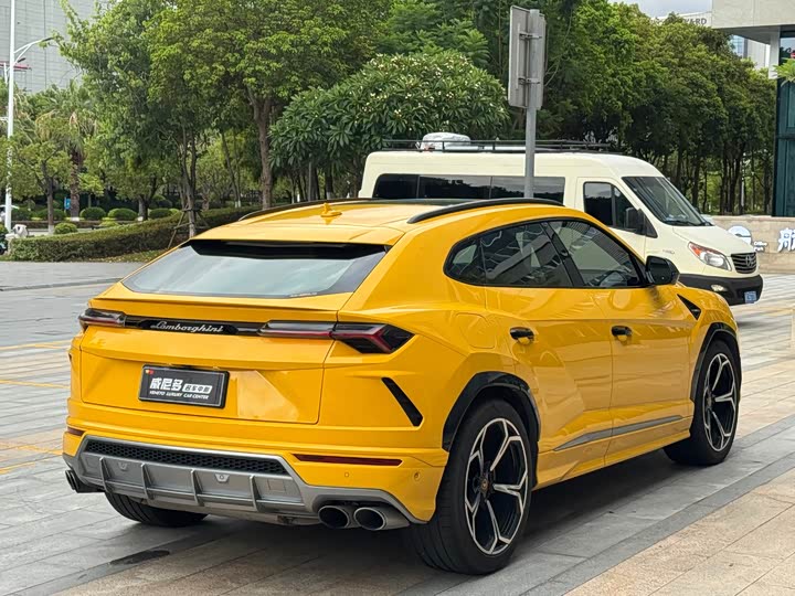 Фото 14 - Lamborghini Urus