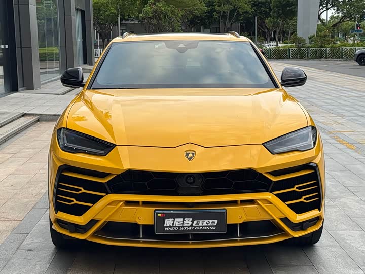 Фото 2 - Lamborghini Urus