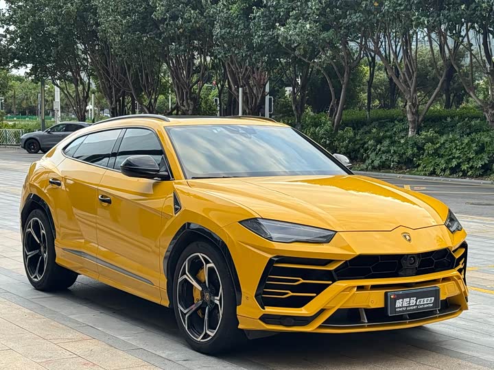 Фото 3 - Lamborghini Urus