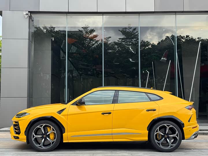 Фото 4 - Lamborghini Urus