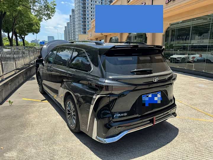 Фото 9 - Toyota Sienna