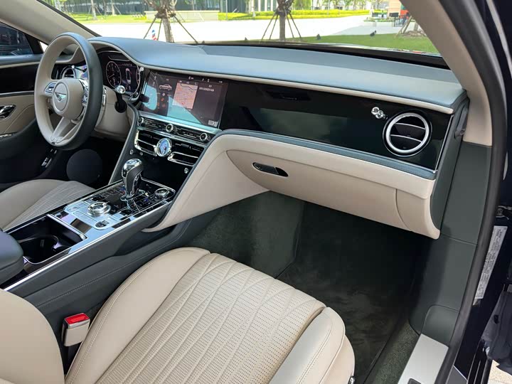 Фото 12 - Bentley Flying Spur