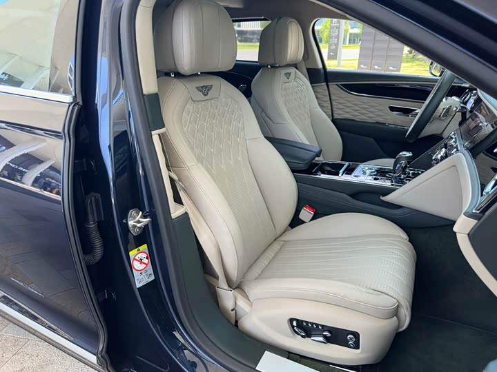 Фото 13 - Bentley Flying Spur