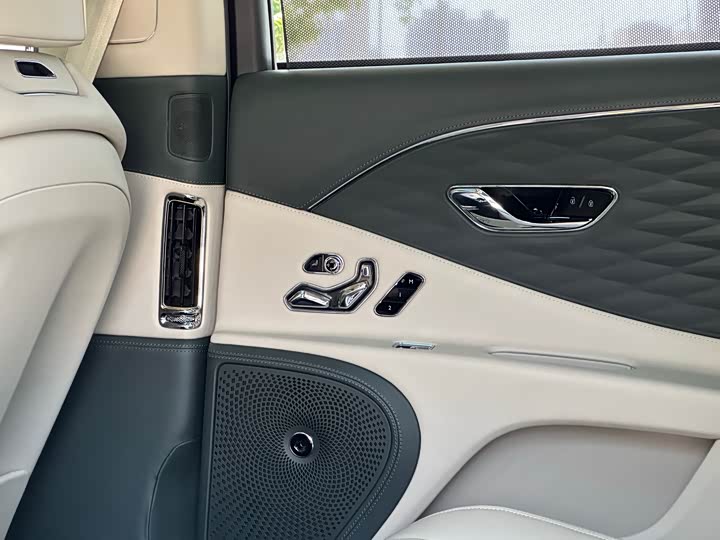 Фото 16 - Bentley Flying Spur