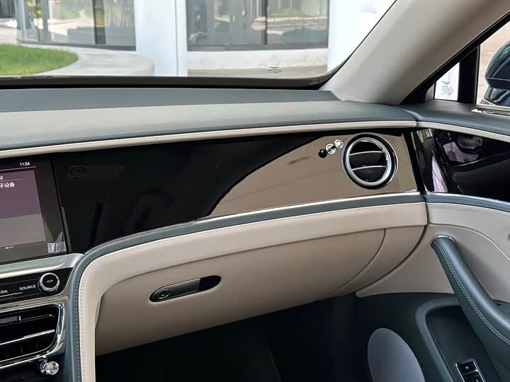 Фото 21 - Bentley Flying Spur