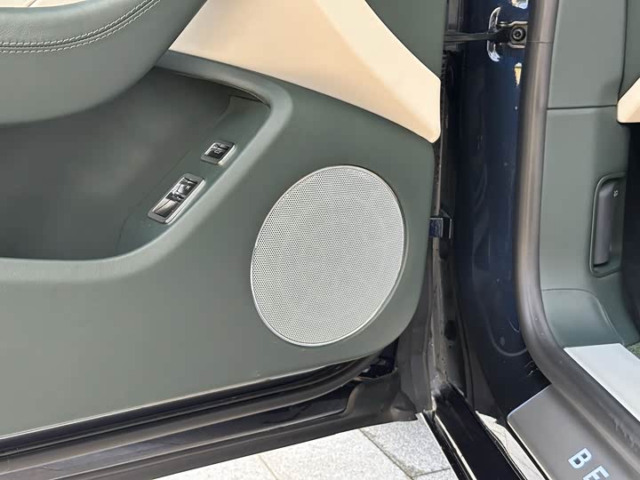 Фото 26 - Bentley Flying Spur