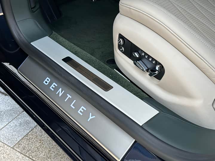 Фото 27 - Bentley Flying Spur