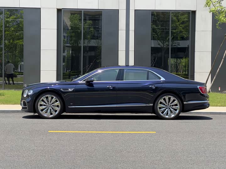 Фото 4 - Bentley Flying Spur