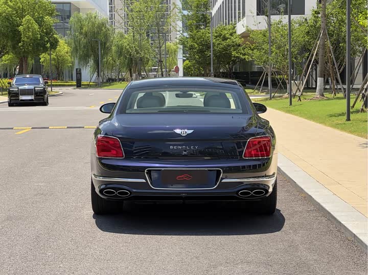Фото 7 - Bentley Flying Spur