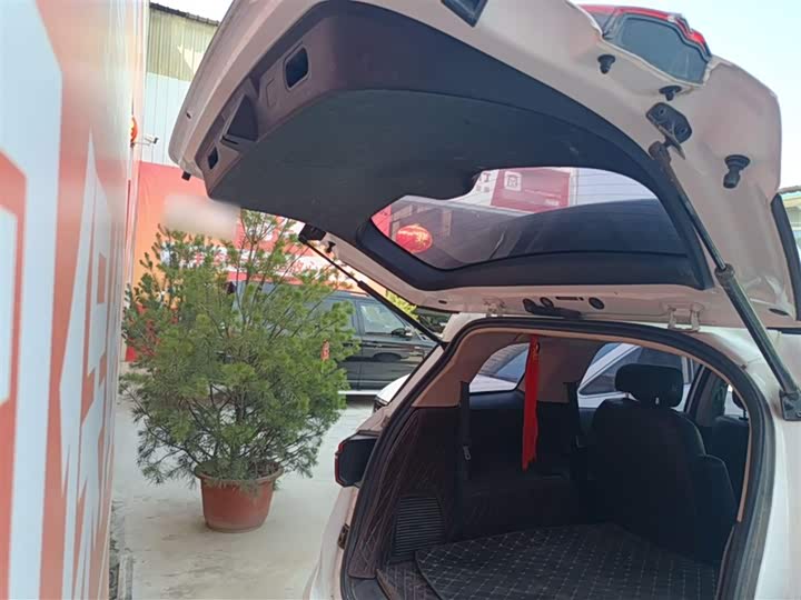 Фото 12 - BYD Song Max