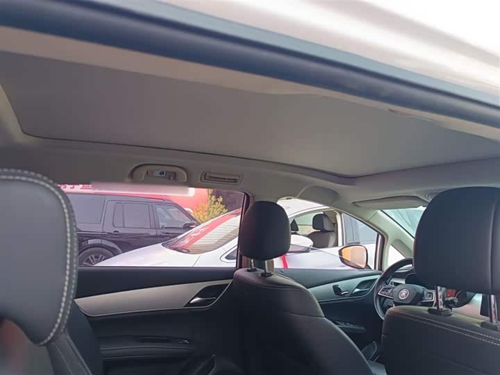 Фото 18 - BYD Song Max