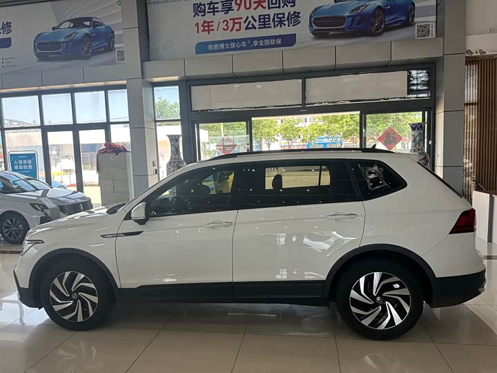 Фото 3 - Volkswagen Tiguan L Pro