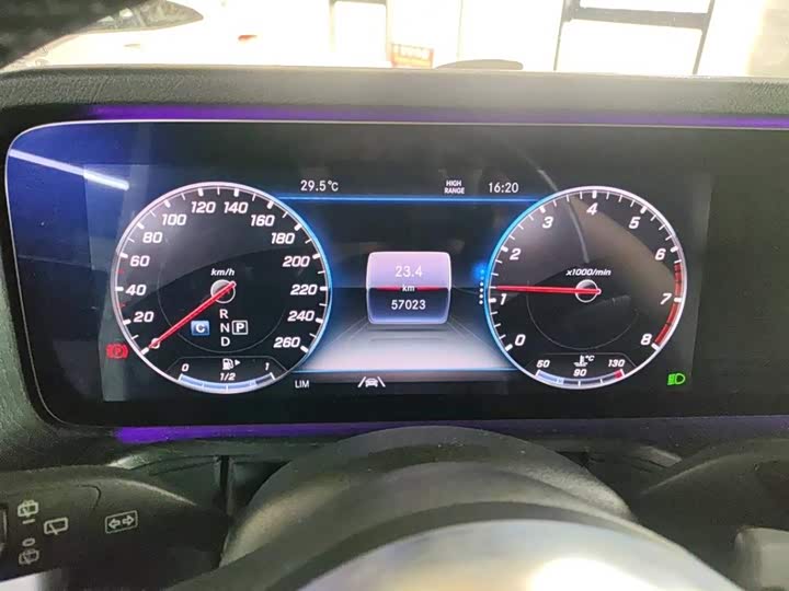 Фото 10 - Mercedes-Benz G-Class