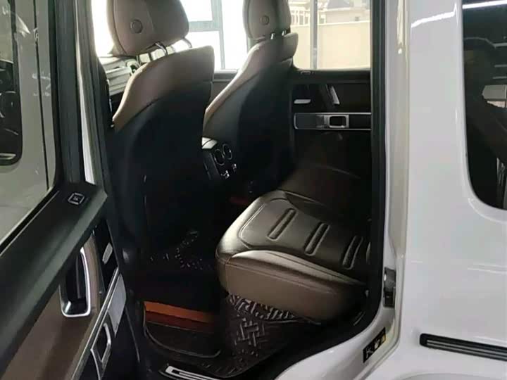 Фото 11 - Mercedes-Benz G-Class